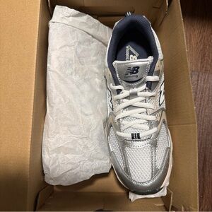 New Balance 530 Grey MR530KA Unisex men size 5. Women SZ 6.5